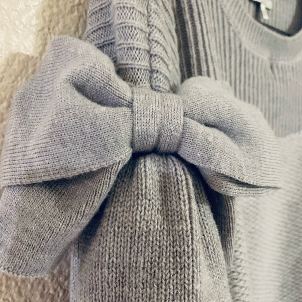 Neiman Marcus Light Gray Sweater with Bow Accents - Picture 5 of 10